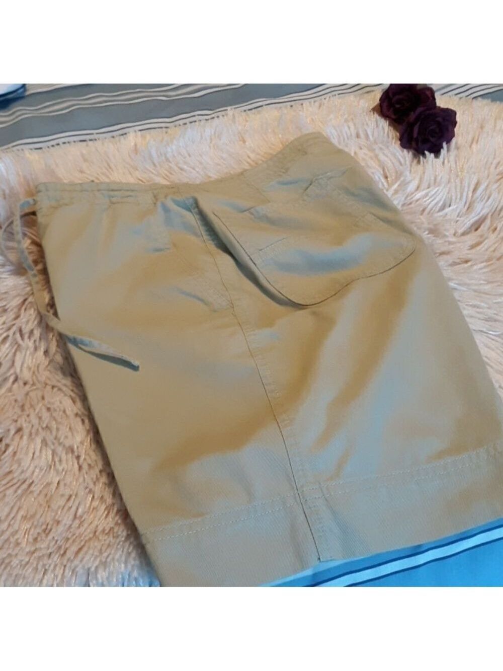 Liz Claiborne beige  Short Size 6P